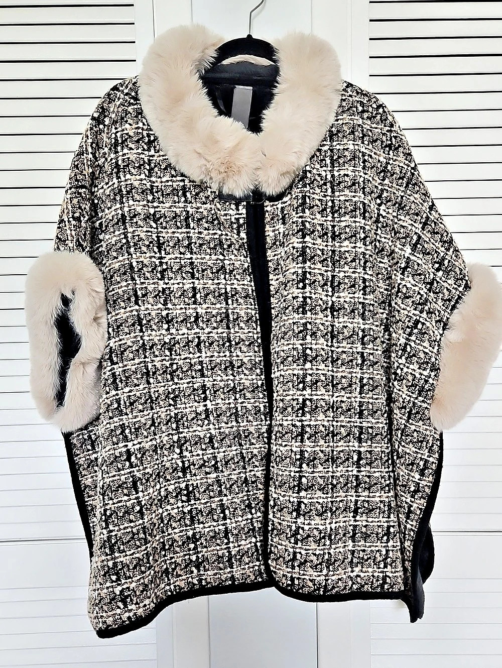 Vince Camuto Faux Fur Collar Plaid Cape in Black, Brown & White w/sequines